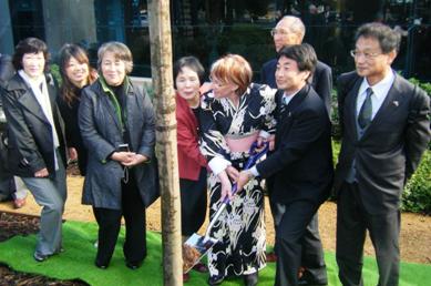 (写真)第10回記念植樹