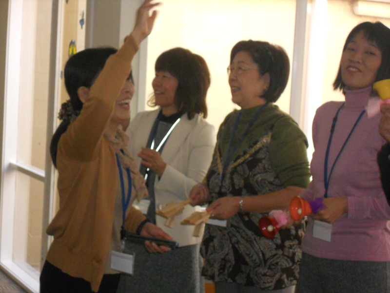 (写真)老人ホームでの演奏の様子