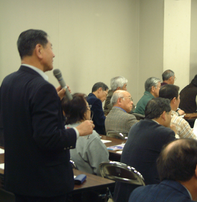 （写真）出席者と中田先生との質疑応答