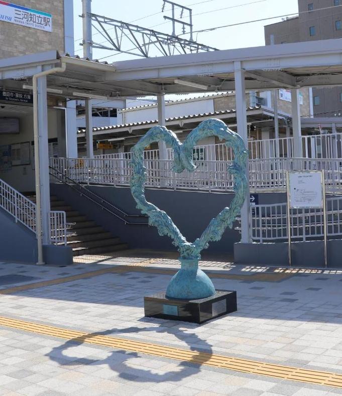 彫刻作品「こい」写真