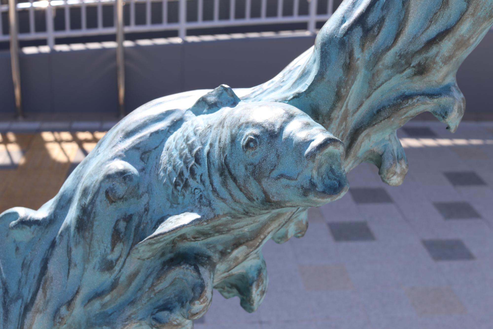 彫刻作品「こい」写真