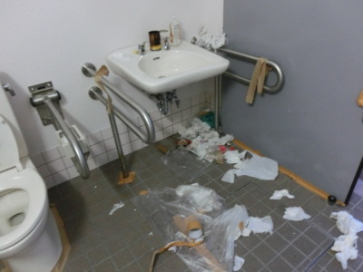 （写真）トイレ内いたずら