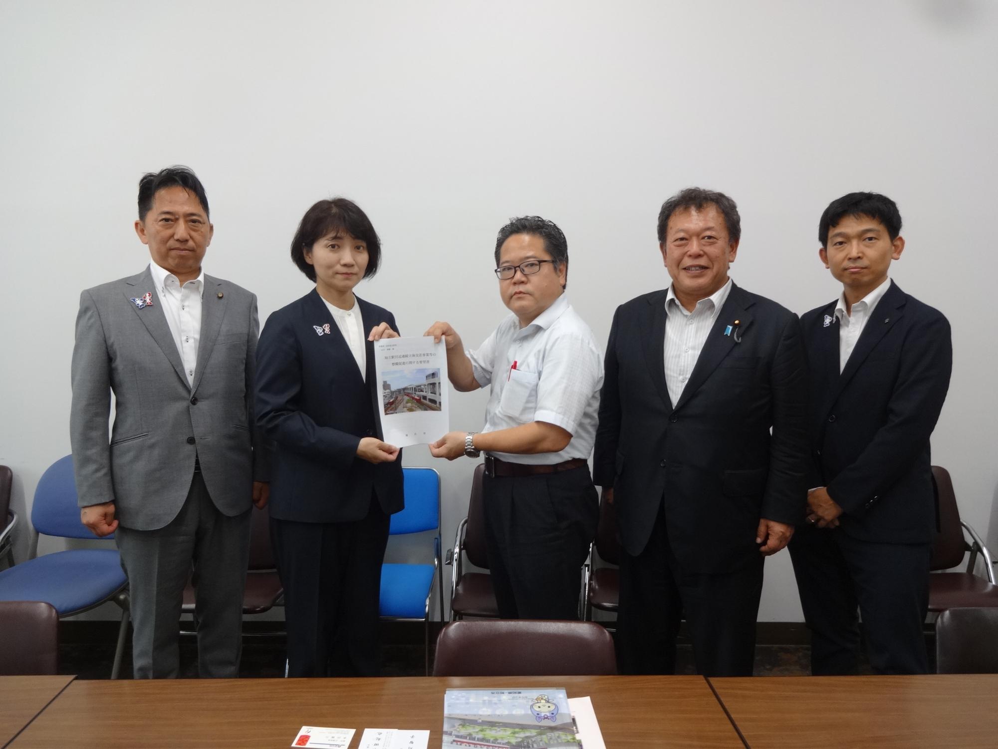 財務省　山川主計局主計官